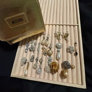 Customers Jewelry of Earrings